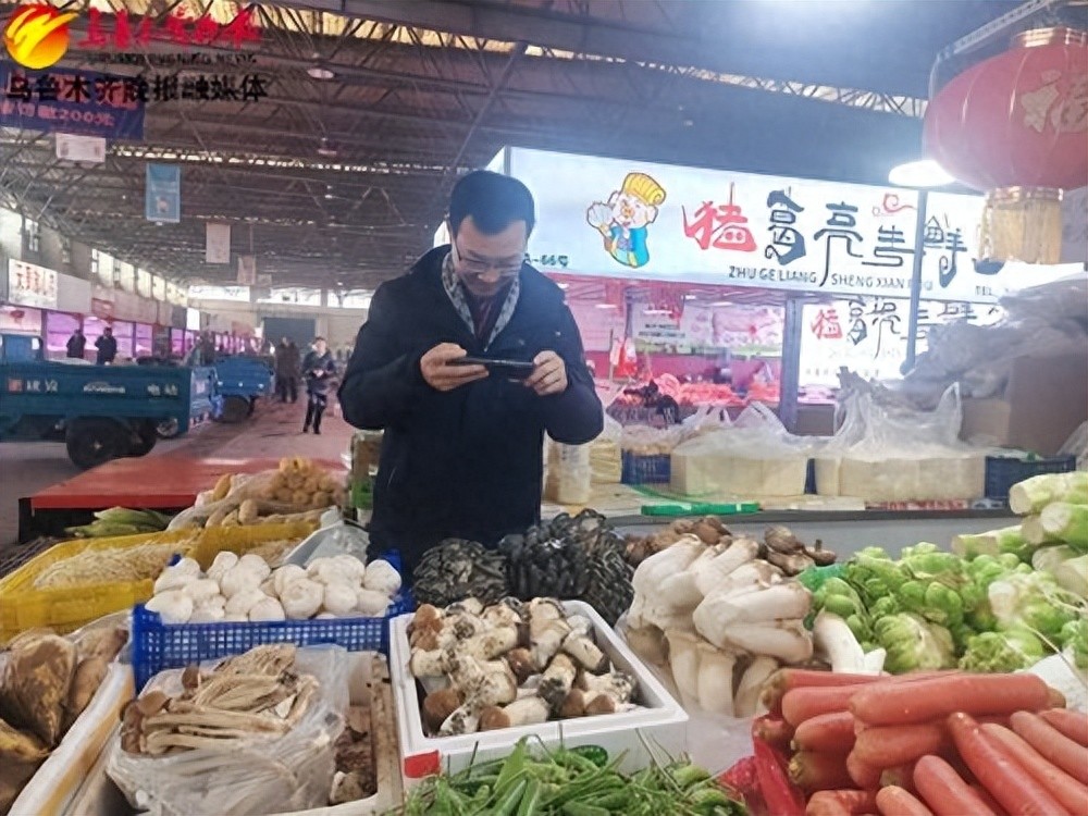 记者跑市场丨水洗菇引热议，新疆菌类专家实地辟谣