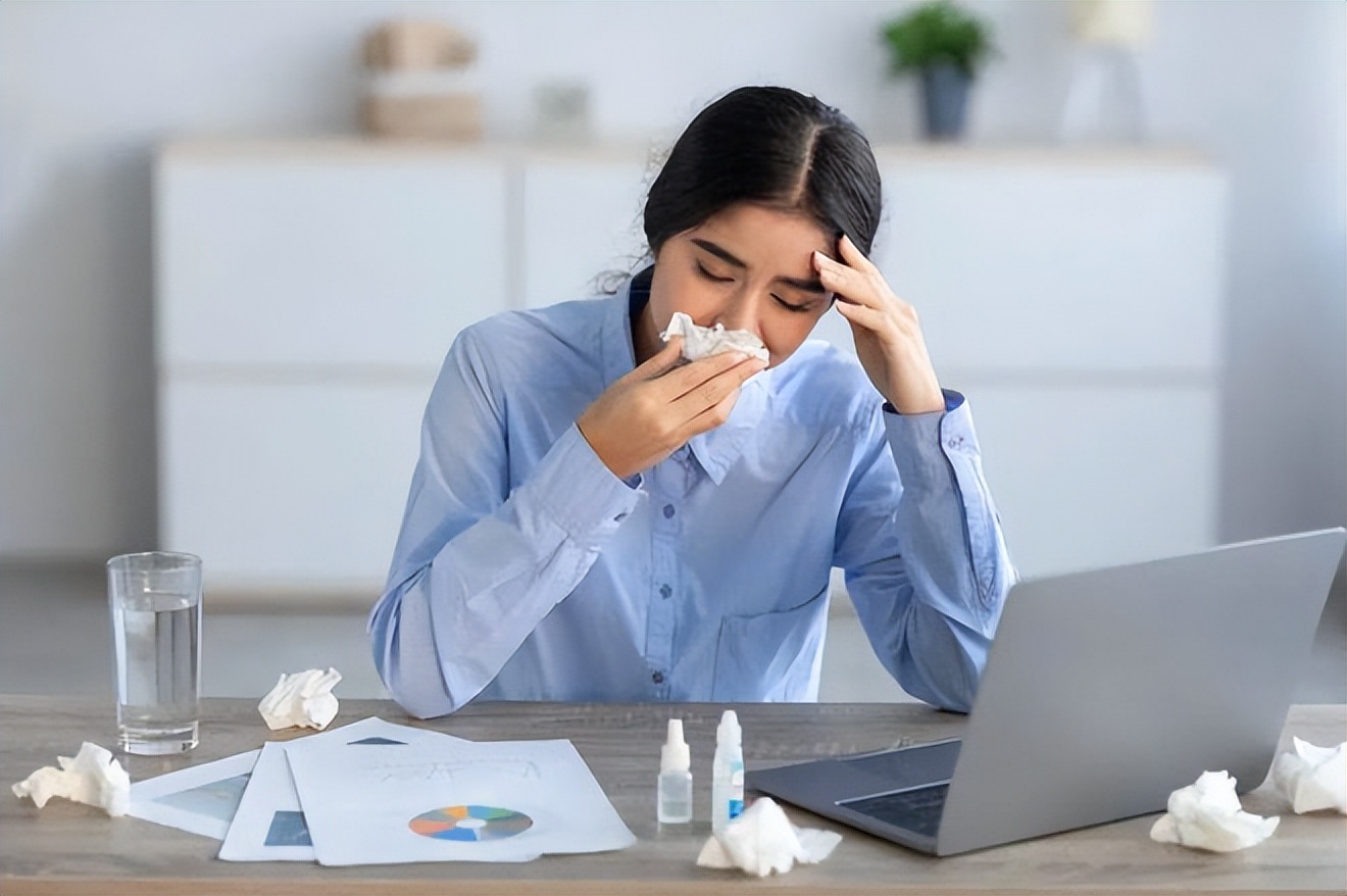 著名女星因流感并发肺炎去世!感冒出现这些症状千万别拖……