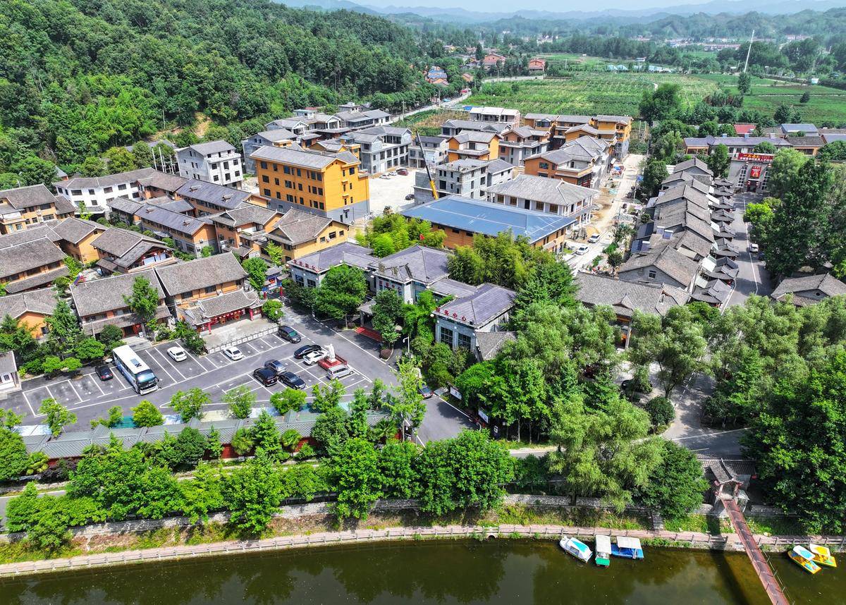 两山转化示范地·堰河①丨给钱给物不如建个好支部
