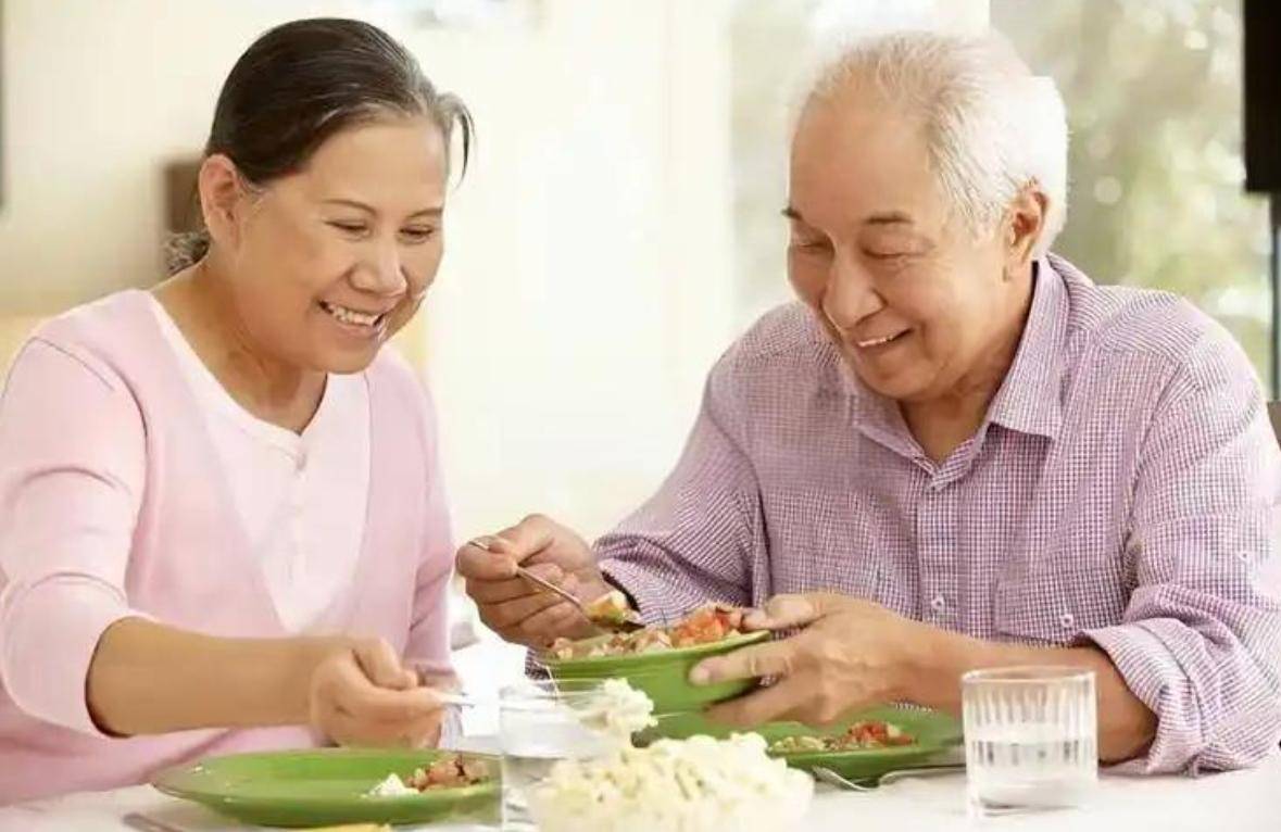55岁大爷坚持健康饮食半年,去医院体检,医生叹息:还是太晚了