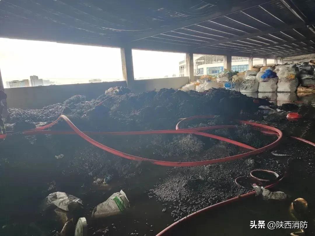 一工厂突发火灾21人受伤