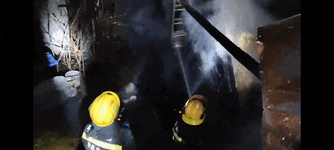 事发安康!余烬复燃致整栋房屋被烧毁