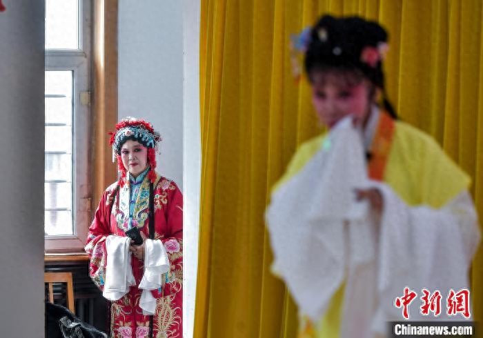 乌鲁木齐：居民自发成立艺术团丰富文化生活