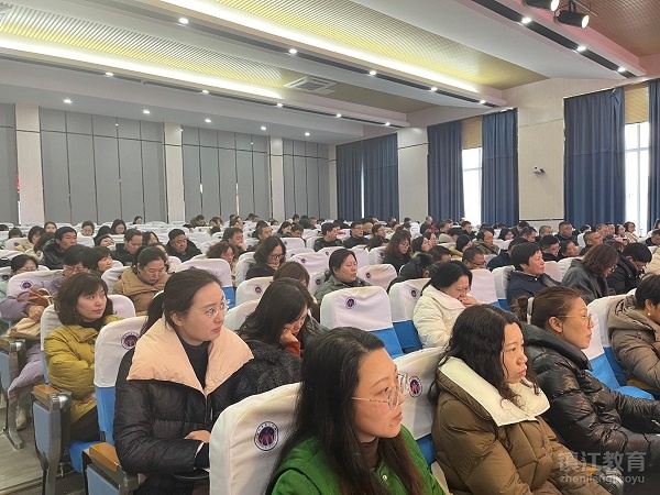 Ai启新篇热爱照初心扬中一中开学日科技与人文报告双璧生辉