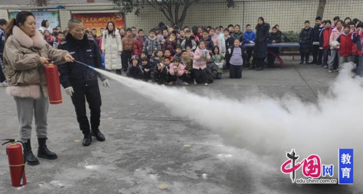 乐山市中区牟子学校马边河校区增强师生消防安全意识