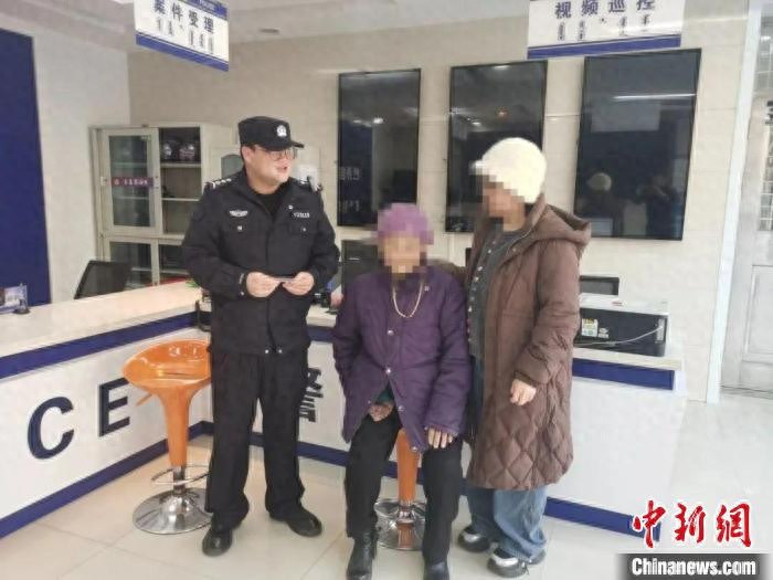 11℃的生命救援内蒙古警民88分钟找回八旬走失老人