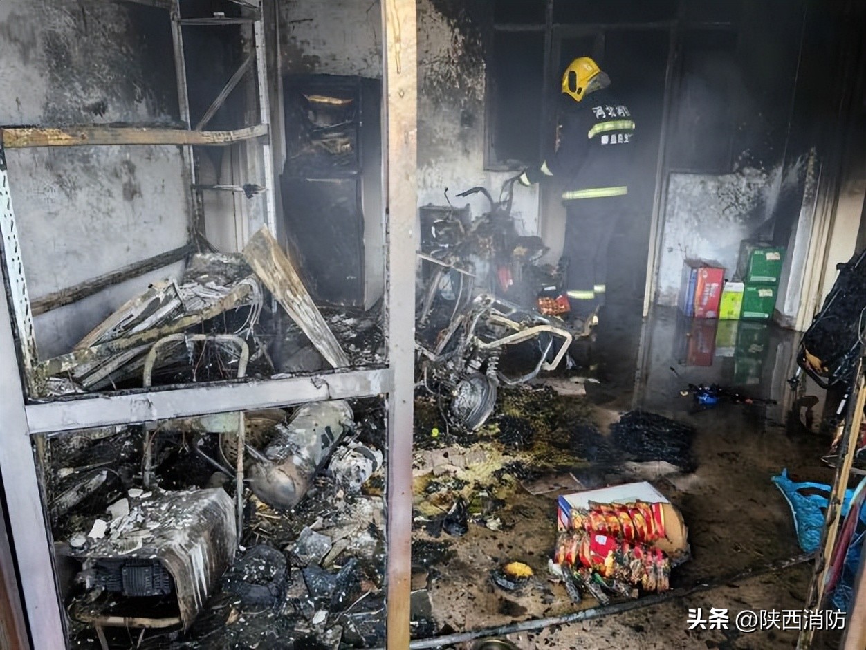 火光冲天!一小区16辆电动自行车一夜之间成废铁