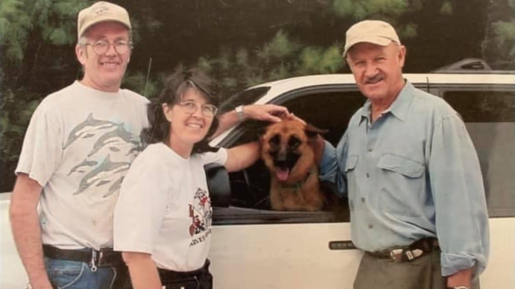 奥斯卡影帝吉恩·哈克曼夫妇离世：爱犬一死两生，死因成谜