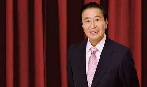 “亚洲股神”李兆基：奇才出少年，与李嘉诚“相爱相杀”一生