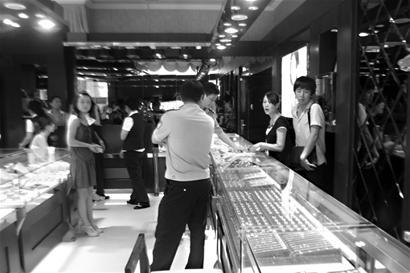 海南陵水珠宝店凌晨被盗，警方迅速破案抓获三名嫌疑人